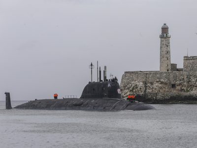 Submarino de EU llega a Bahía de Guantánamo ante la presencia de buques de guerra rusos en Cuba