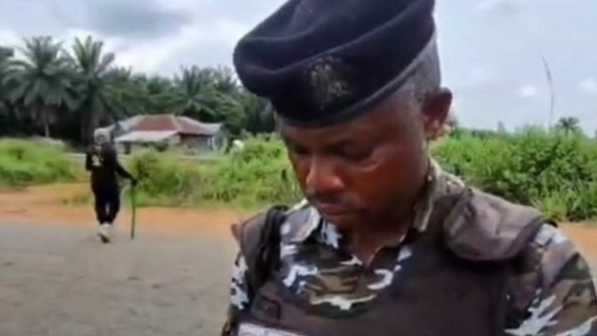 Un agente de la Policía en Nigeria