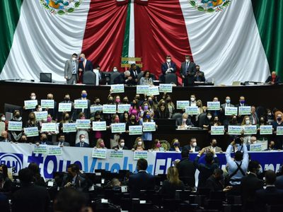 Diputados de MC y PRD tildan de "asesino" y "miserable" a López-Gatell