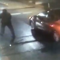 Se salva de ser arrollado cuando pretendía "brincarse" caseta del Circuito Exterior Mexiquense