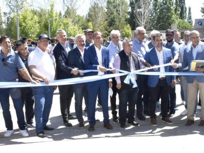 Omar Gutiérrez inauguró el centro recreativo del sindicato de Petroleros Jerárquicos