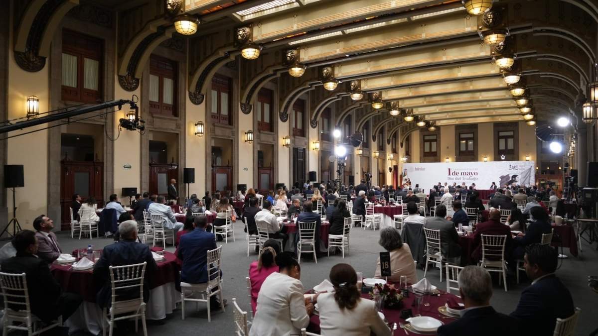 Claudia Sheinbaum ofreció una comida a las cúpulas de los sindicatos en Palacio Nacional