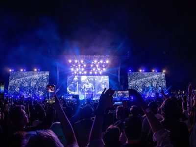 Blink-182 salda deuda en concierto, aunque no llenó el estadio