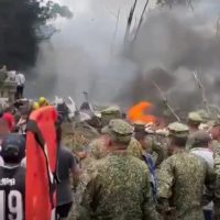 Se estrella avión militar en el suroeste de Colombia con 114 personas a bordo (Video)