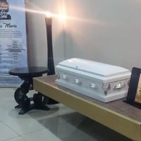 Voluntarias velan y dan sepultura a niña encontrada en una hielera