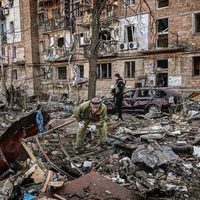 Diez millones de ucranianos han huido de sus hogares por la guerra: ACNUR