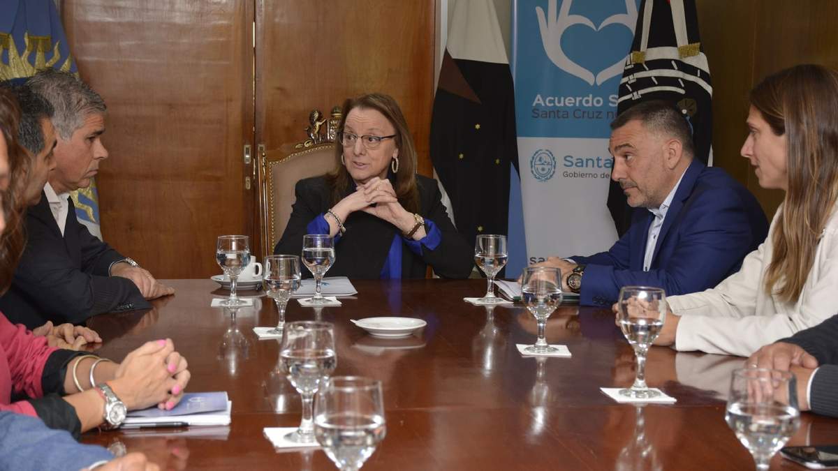 Reunión en Santa Cruz (Fuente: Twitter)