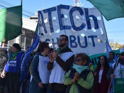 Gremios docentes de Chubut anunciaron paro y movilización tras la suspensión de la paritaria