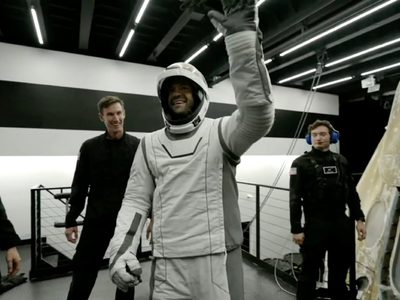Jared Isaacman regresa a la Tierra tras realizar la primera caminata espacial privada