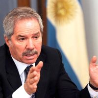 Solá se reunió con el ministro de Economía de Alemania: "Estamos ordenando el caos que nos dejaron"