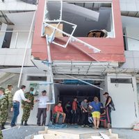 Atentado con coche bomba deja al menos un muerto y cinco heridos en Colombia