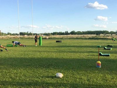 Investigan irregularidades en la construcción canchas de césped sintético en Neuquén: pagos millonarios sin avances de obra