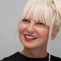 ¡Confesó! Sia siente atracción por un famoso DJ ¡Bomba!