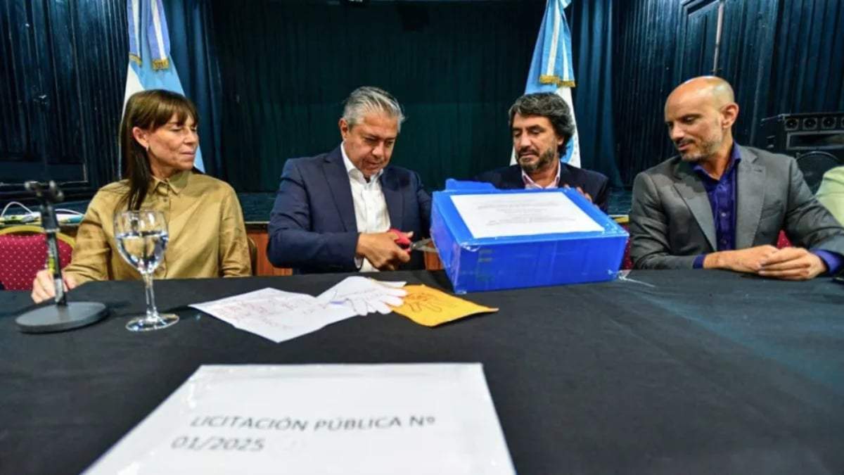 Apertura de sobres de licitación para la obra. Fuente: (Neuquén Informa)