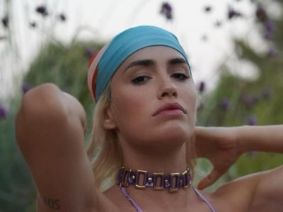 Te espera en el suelo: Lali vuelve a la carga con una nueva sesión de alto vuelo