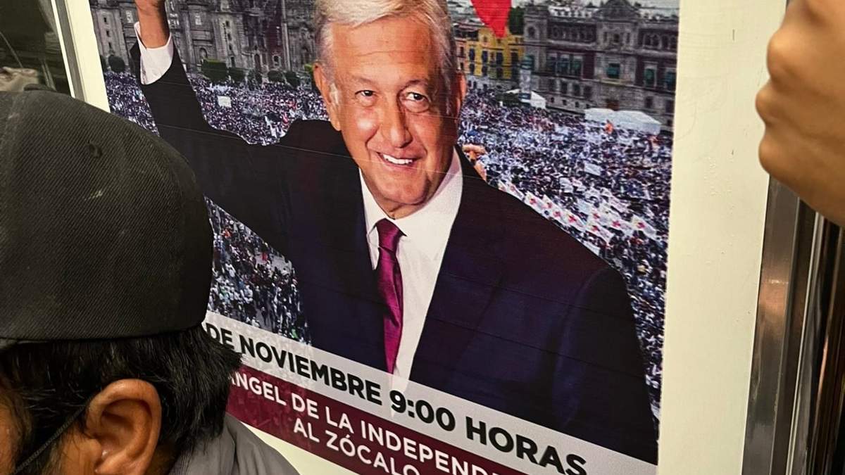 Publicidad de López Obrador en la Línea 7 del Metro