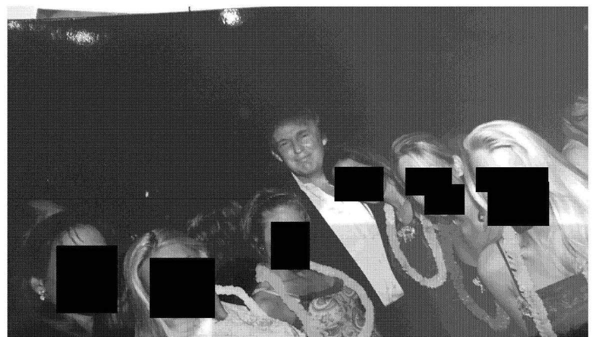 Trump junto a mujeres