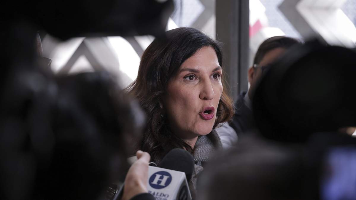 La presidenta de la Mesa Directiva de la Cámara de Diputados, Kenia López Rabadán