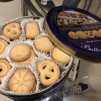 Si tenés una lata de galletas vieja y oxidada, no la tires: creá este portavelas súper chic y original