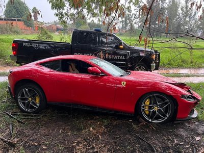 Un Ferrari Roma robado en Aguascalientes apareció en una brecha de Jalisco; este sería su valor