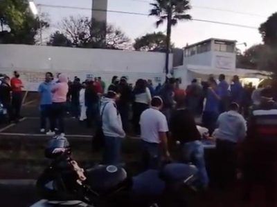 Cierran carreteras en Morelos para exigir a fábrica el cese de labores por covid-19
