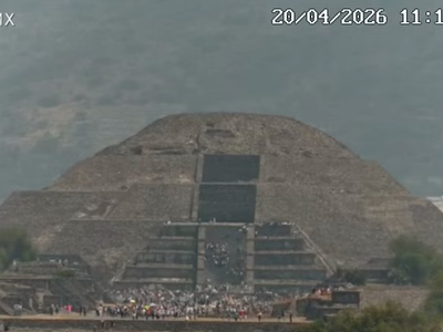 Así fue el momento del ataque en la Pirámide de la Luna de Teotihuacán captado por Webcams