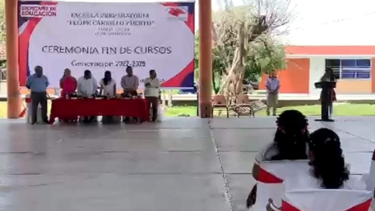 La estudiante denunció el acoso sexual durante su ceremonia de graduación
