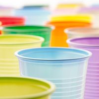 Con ayuda de 1 vaso plástico desechable y sin usar: creá esta maceta totalmente original