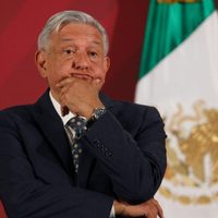 Caída en aprobación, por enfrentar a conservadores corruptos: AMLO