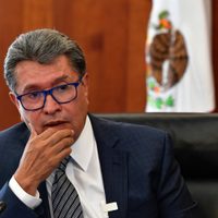 No me distraen las intrigas: Monreal tras ser exhibido con "Alito" en programa de Layda Sansores