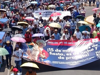 CNTE perfila huelga nacional; maestros marchan en Tuxtla en el Día del Maestro