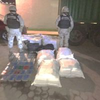 Cae sujeto que transportaba media tonelada de drogas en un Jeep en Ensenada
