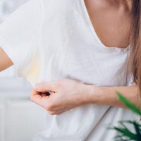 Dale una segunda oportunidad a tu ropa manchada en la zona de las axilas