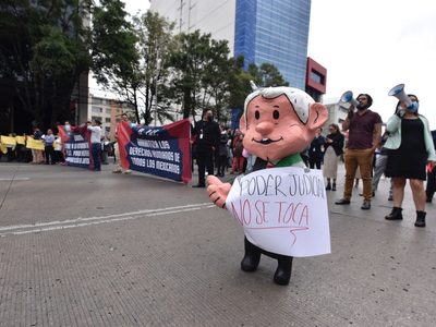 Sindicalizados del PJF bloquean Periférico y otras vías en protesta por desaparición de fideicomisos