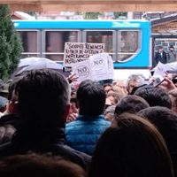 En San Martín de los Andes, vecinos y comerciantes se manifestaron contra el estacionamiento medido