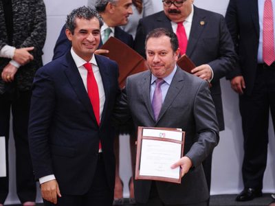 Cortan de la secretaría de finanzas del PRI a Luis Vega Aguilar, incondicional de Peña