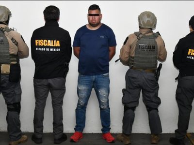 Detienen a subdirector de la Policía Municipal de Xalatlaco por golpiza a mujer