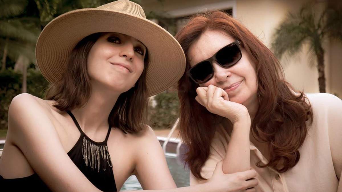 Florencia Kirchner y Cristina Fernández. Fuente: (Twitter)
