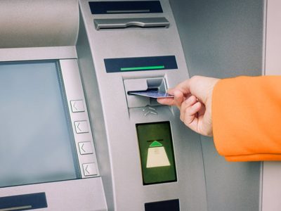 Cómo cobrar el sueldo antes para llegar a fin de mes