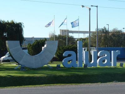 Más problemas para el dueño de Fate, levantaron medida antidumping que protegía su fábria Aluar