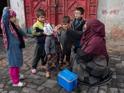 Pakistán pospone campaña de vacunación contra la polio tras boicot de trabajadores de salud