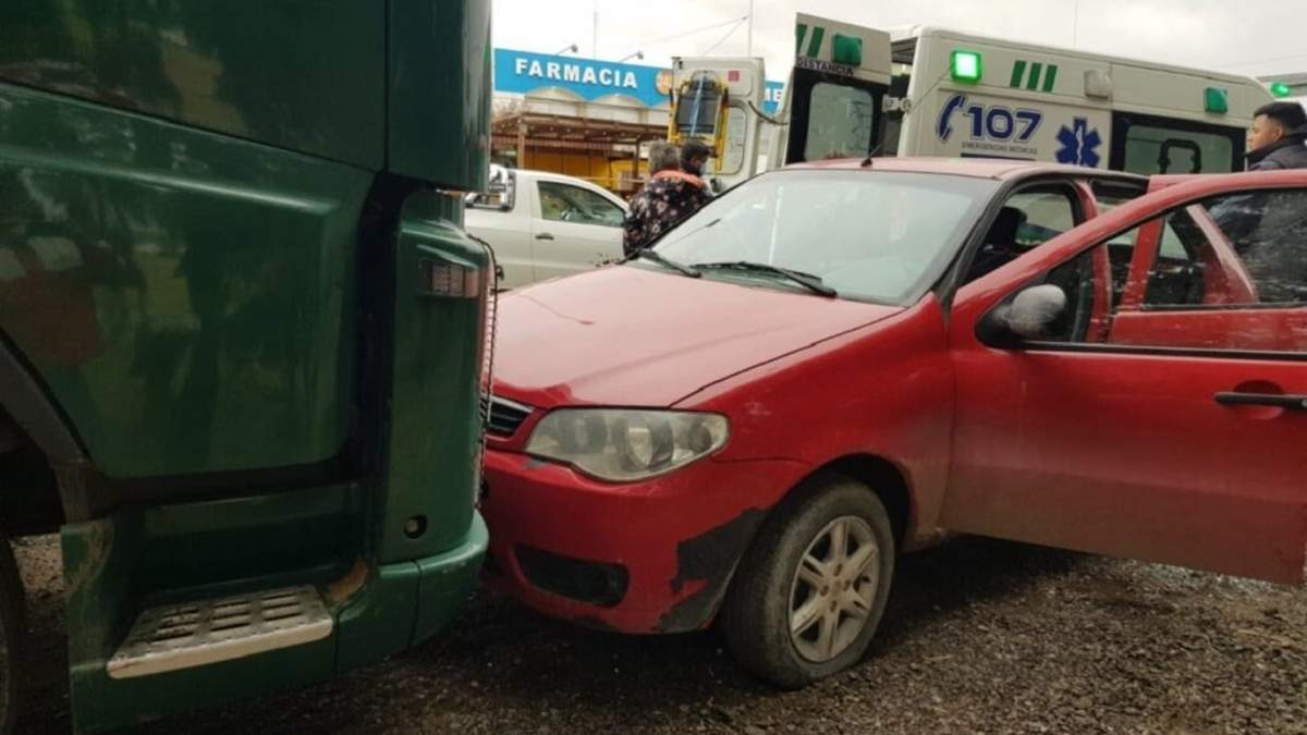 Accidente en la RP 7 entre un auto y un camión. Fuente: (Foto Policía)