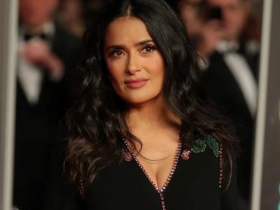 ¡Ni JLo pudo con ella! Salma Hayek opacó a todas con su espectacular vestido