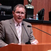 El Senado demanda medidas de protección para el periodista Héctor de Mauleón