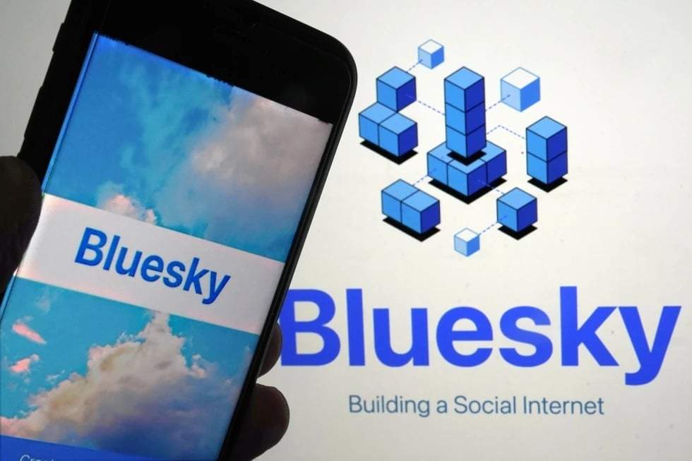 Bluesky descubre que con el crecimiento llegan también los problemas y los bots