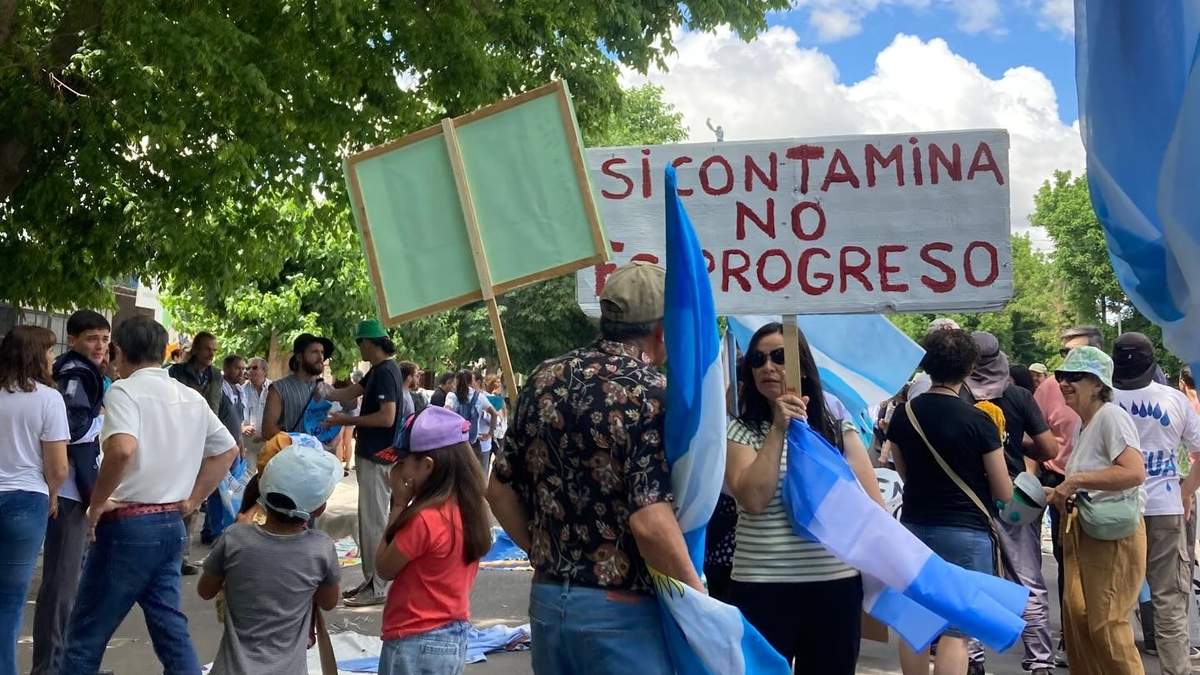 Ambientalistas viralizaron flyers con recomendaciones “en caso de detención”