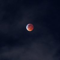 Luna llena de Esturión 2025: así afectará el 9 de agosto a cada uno de los signos del Zodíaco y sus planes
