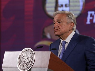 AMLO reprocha medida del INE sobre proceso electoral: "quisieran que estuviésemos atados y callados"