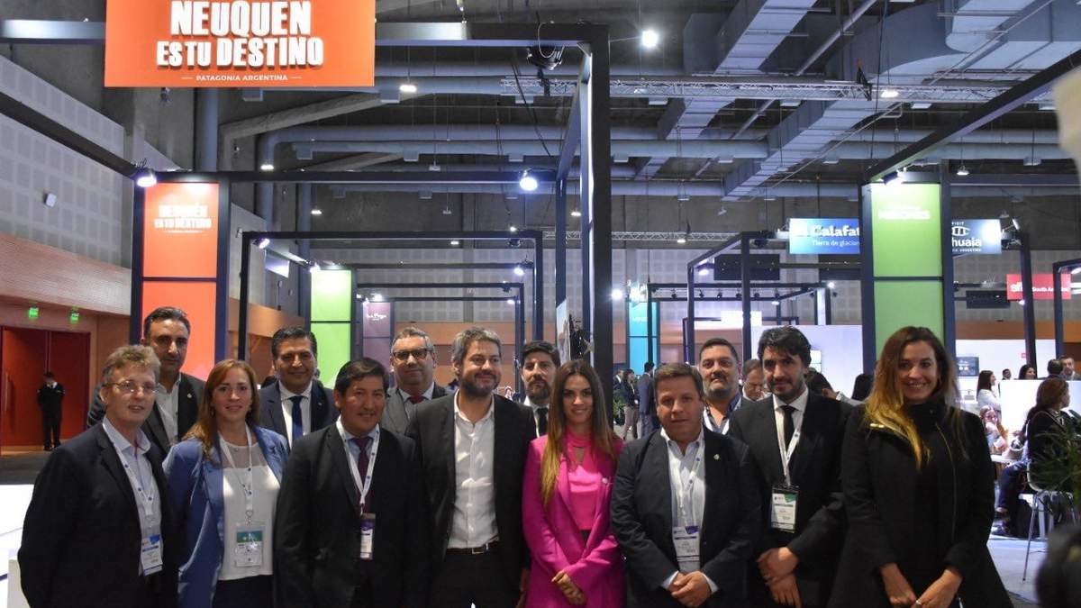 Representantes de turismo de Neuquén y San Martín de los Andes en el evento MeetUp. Fuente: (Twitter)