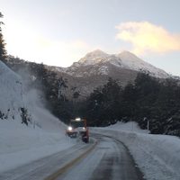 Despejaron la nieve en algunas rutas y pasos pero continúan los problemas para poder circular